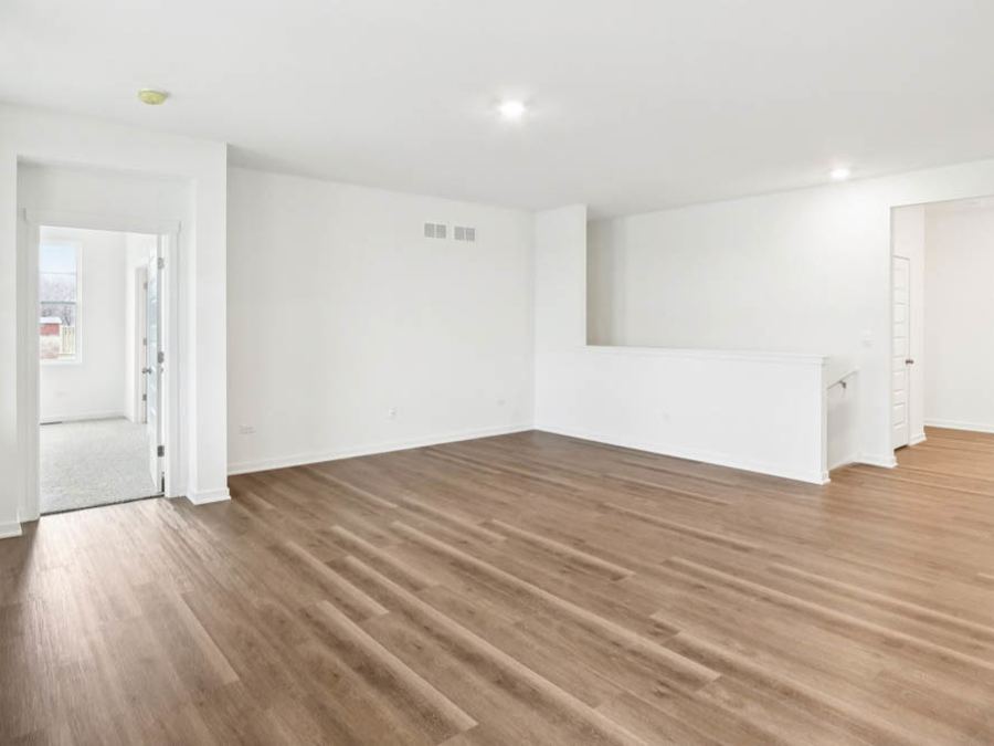 Sala y comedor con pisos tipo madera (foto del constructor)