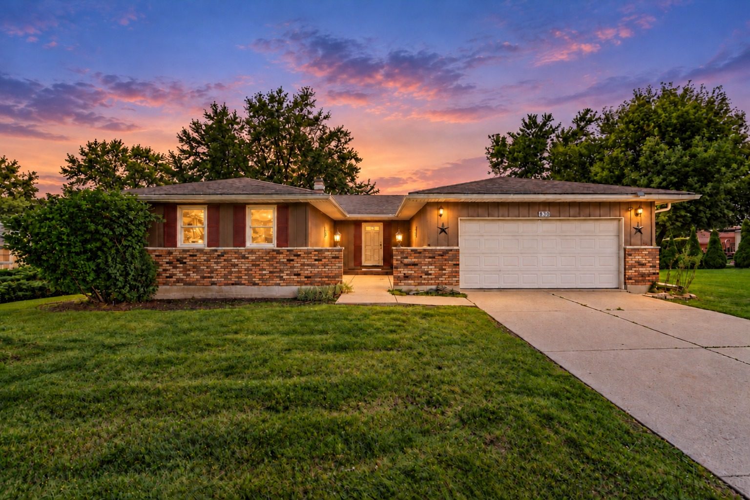 830 Hiawatha Dr, Elgin IL